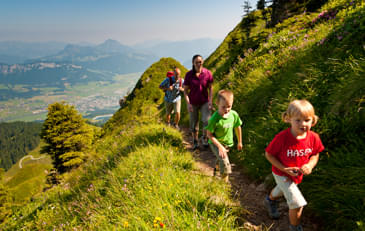 Hiking-with-the-family